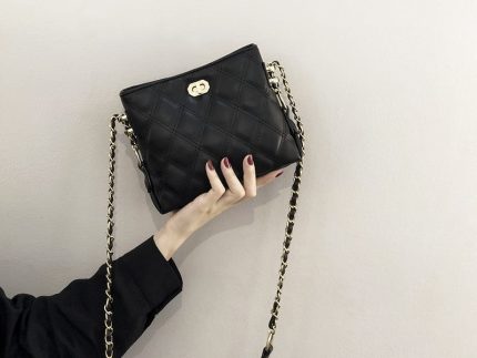TOTE MM HANDBAG