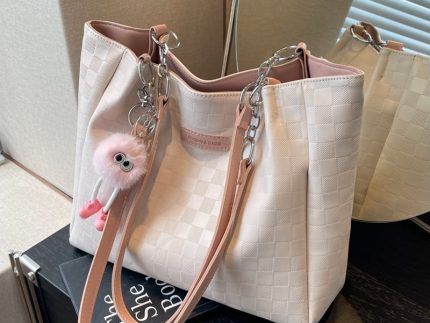 Locky BB Handbag