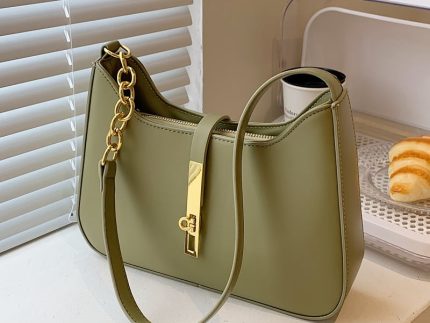 New Cabas Zippe GM Handbag